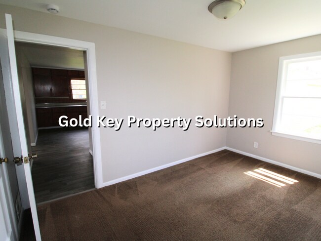 Building Photo - Remodeled 2 BR 1BA House with Garage (NO SECTION 8)