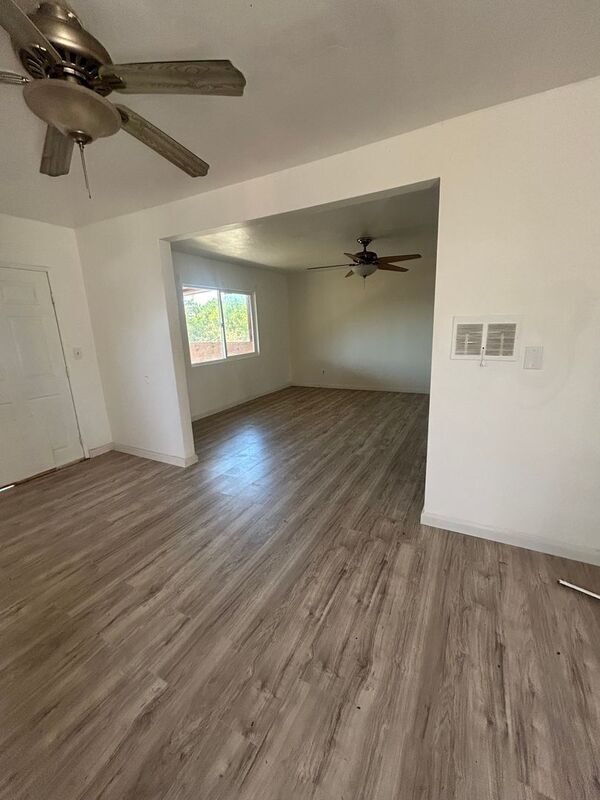 Building Photo - 1832 Skyline Dr