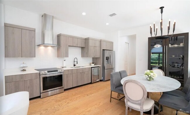Building Photo - Stylish 2-Story Home in Gated Community with Pool!