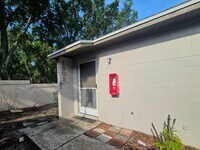 Building Photo - 1902 Crystal Grove Dr
