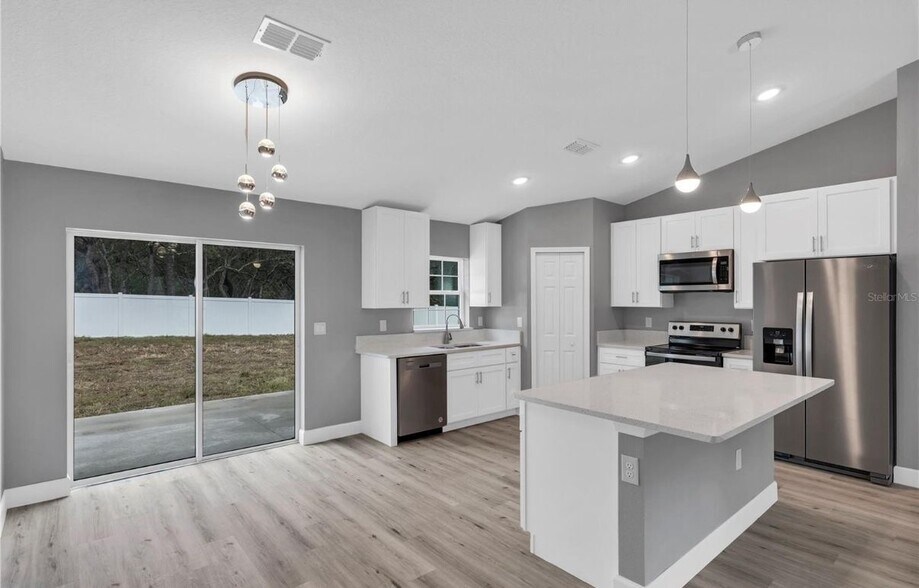 Building Photo - 15145 SW 65th Avenue Rd