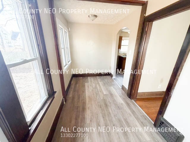 Building Photo - 321 Grace Ave