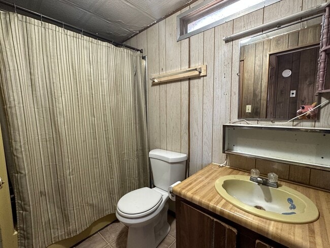 Building Photo - 1 Bedroom 1 Bathroom Mobile Home Duplex in...