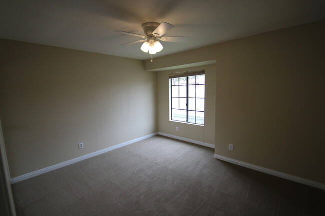 Building Photo - Centrally Located Condo at The Lakes of Carmel Valley!