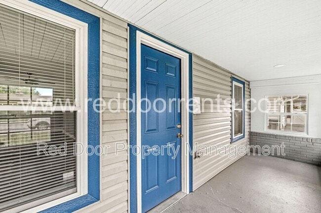 Building Photo - 3340 N Sherman Dr