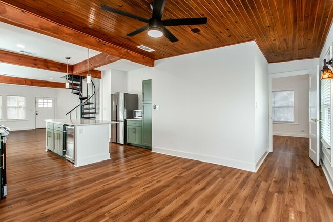 Building Photo - Beautiful Craftsman Style in Junius Heights!