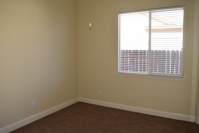 Building Photo - 2768 Westview Dr