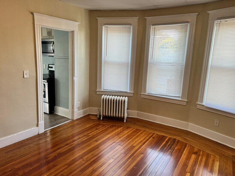 Building Photo - 988 Chicopee St