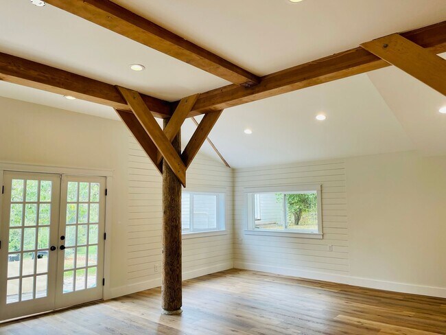 Building Photo - Historic and Peaceful Bainbridge Island Farm