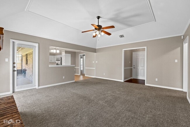 Building Photo - 2542 Spruce Dr