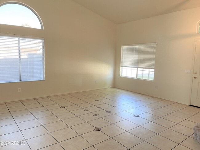 Building Photo - 1691 E Park Ave