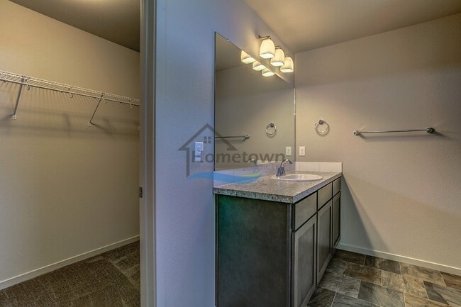 Building Photo - Beautiful 3 bed 2.5 bath Home in Post Falls
