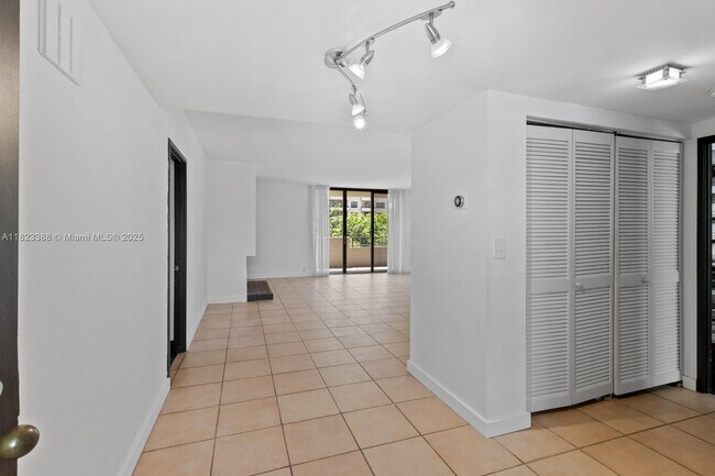 Building Photo - 161 Crandon Blvd