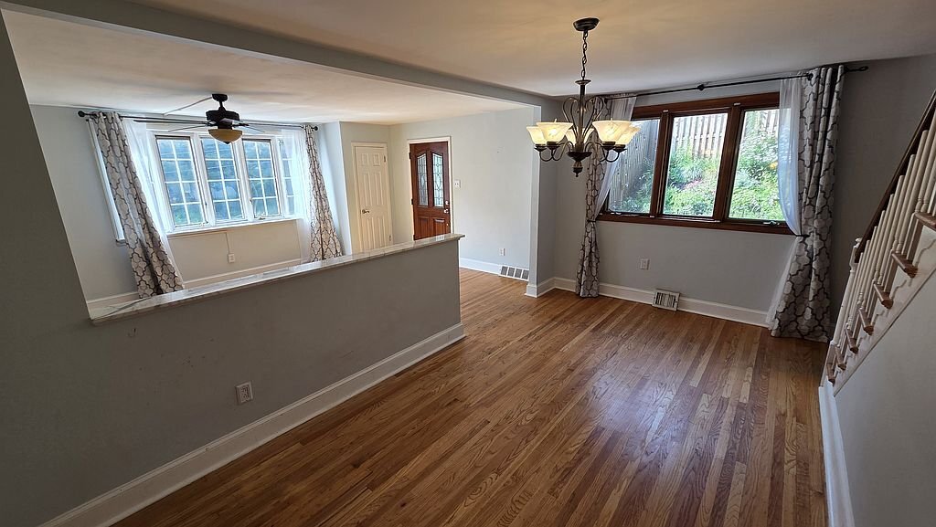 Building Photo - 746 Cinnaminson St