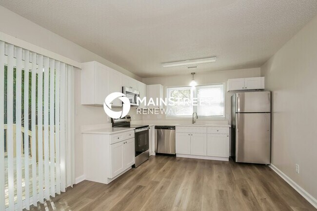 Building Photo - 4 Bedroom Pet-Friendly Home in GREENSBORO,...