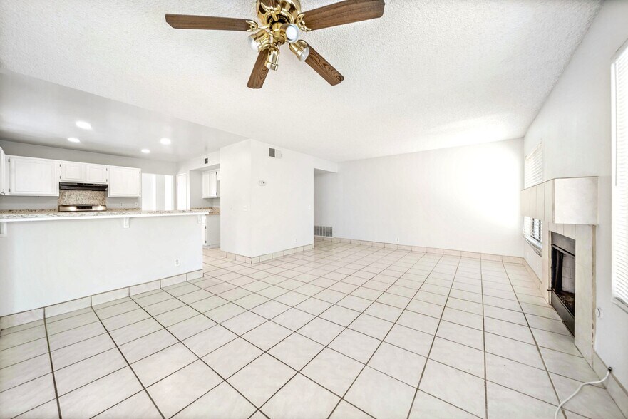 Building Photo - 771 E Avenue K7