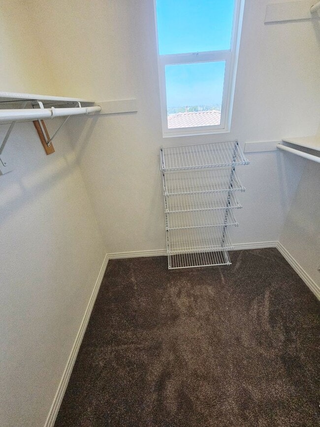 Building Photo - Gorgeous Stand Alone Town Home / Rolling Hills Golf Club is your Back Yard