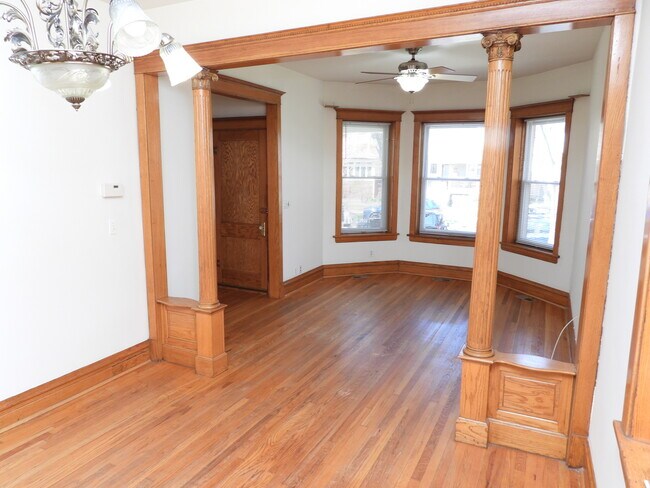 Building Photo - 5119 W Pensacola Ave