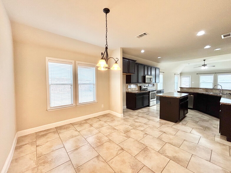 Building Photo - 3010 Sweetwater Trl