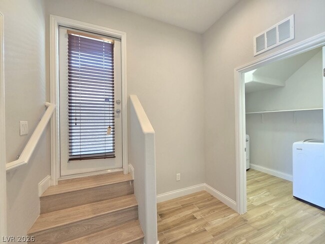 Building Photo - 8090 Ancient Oaks Ave