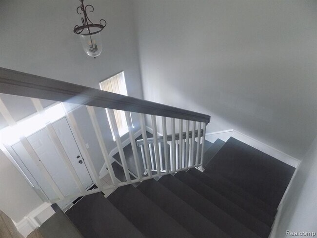 Building Photo - 16327 Chatham Dr