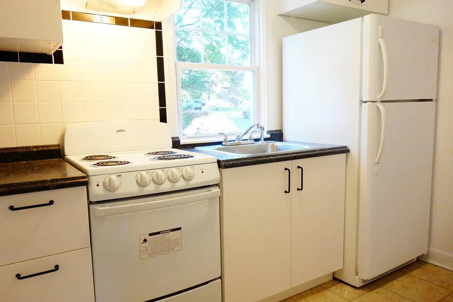 Building Photo - 910 Kennebec Ave