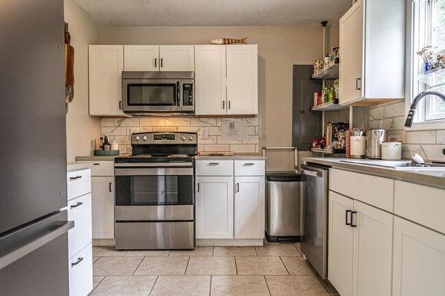 Building Photo - 595 Midway Rd