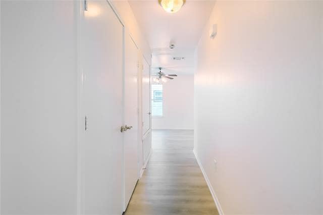 Building Photo - 714 E 12th St