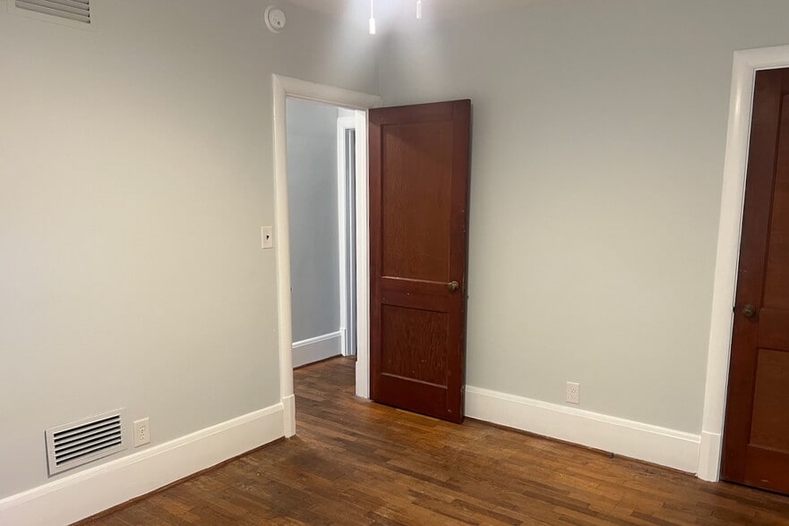 Building Photo - 2309 Camellia Dr