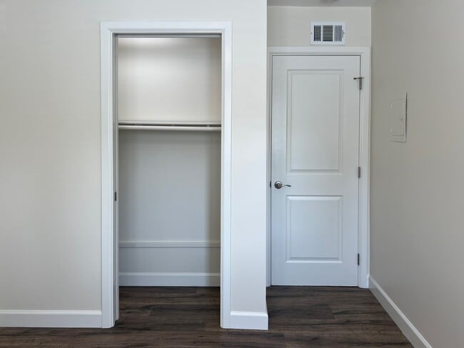 Building Photo - 28604 Friarstone Ct