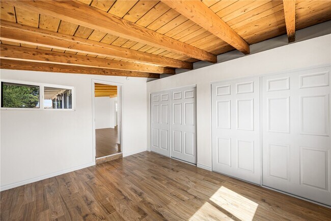 Building Photo - 2024 W 160th St