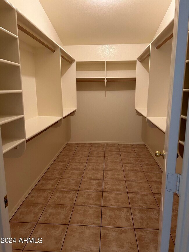 Building Photo - 1161 W Courtney Ln