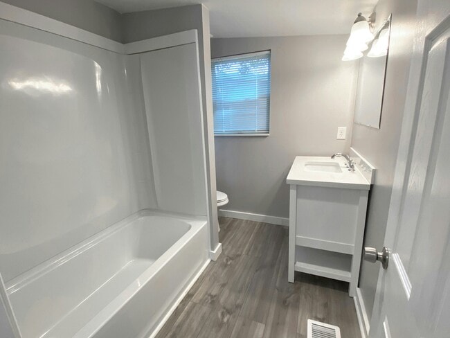 Building Photo - 103 W 54th St