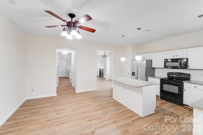 Building Photo - 4901 Sunburst Ln