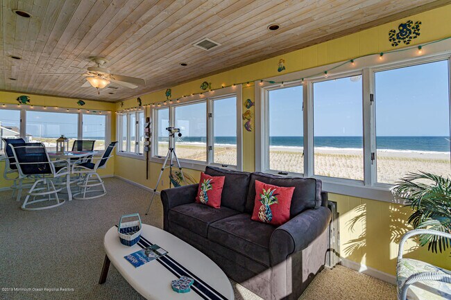 Building Photo - 2102 Oceanfront
