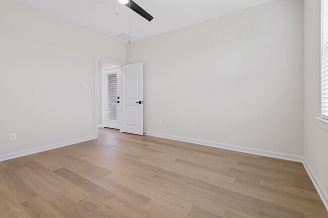 Building Photo - 1027 Rosewood Trl