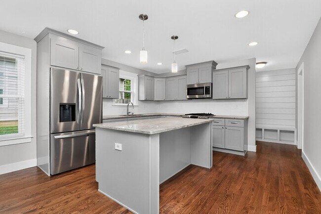 Building Photo - Charming 3BD/2BA Bungalow in Druid Hills!