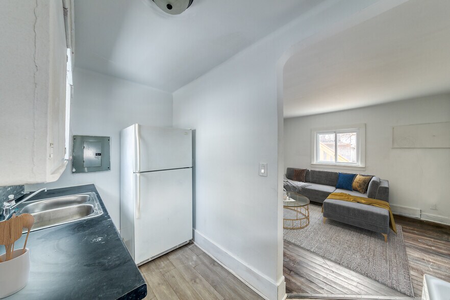 Building Photo - 1610 S Cedar St