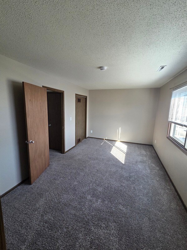 Building Photo - 980 Eisenhower Rd