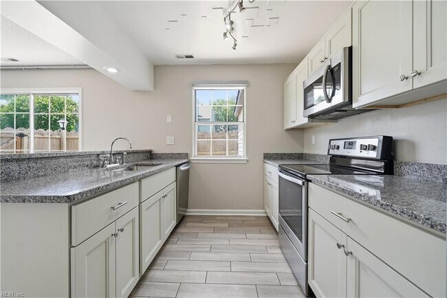 Building Photo - 317 Ferdinand Cir