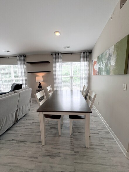 Building Photo - 257 Skyview Ct