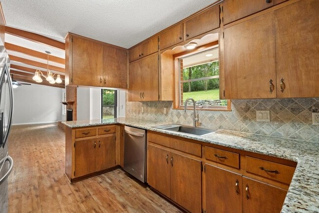 Building Photo - 1601 Cliffside Dr