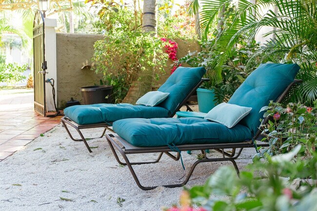 Building Photo - 519 28th St