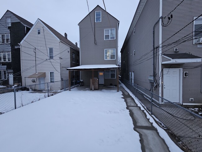 Building Photo - 2532 S Albany Ave