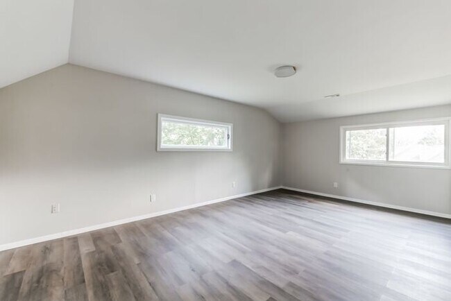 Building Photo - 9302 Holbrook Dr