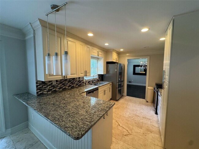 Building Photo - 6765 Lisa Ln