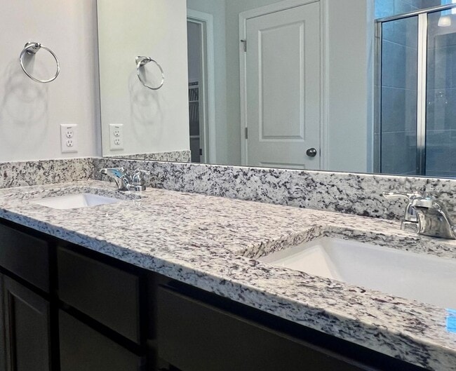 Building Photo - 4008 Flatiron Dr