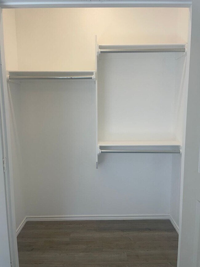 Building Photo - 3 Bedroom Rental Available July 9th in Fre...
