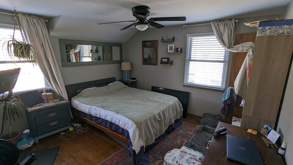 Building Photo - 271 W Lakeview Ave