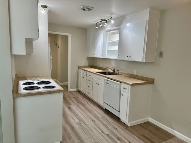 Building Photo - Remodeled 2 Bedroom Duplex Home in Magnolia